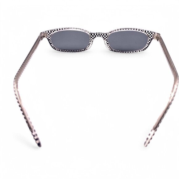 Sammann Black & White Rectangle Sunglasses With +2.0 Magnification & Clear Case - Picture 6 of 8